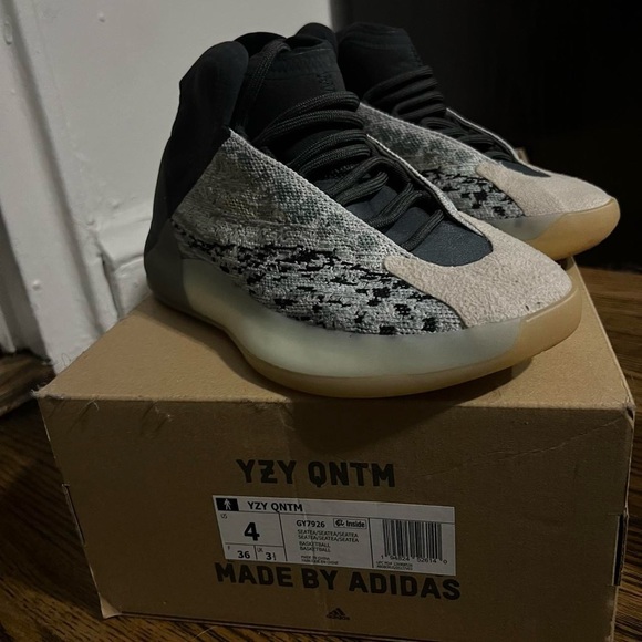Yeezy QNTM Sneakers - Picture 1 of 2